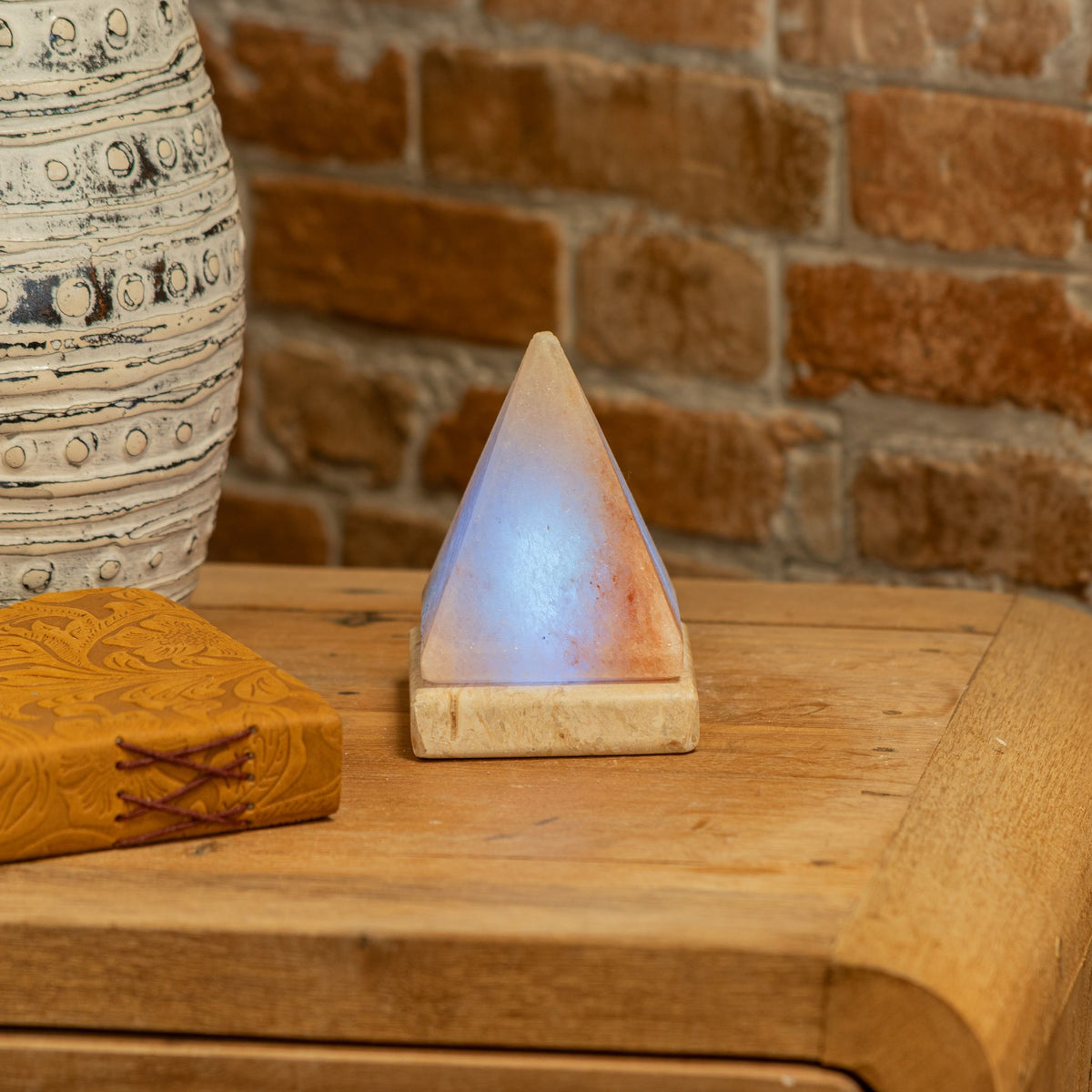 USB Pyramid Salt Lamp - 9 cm (multicolored light)